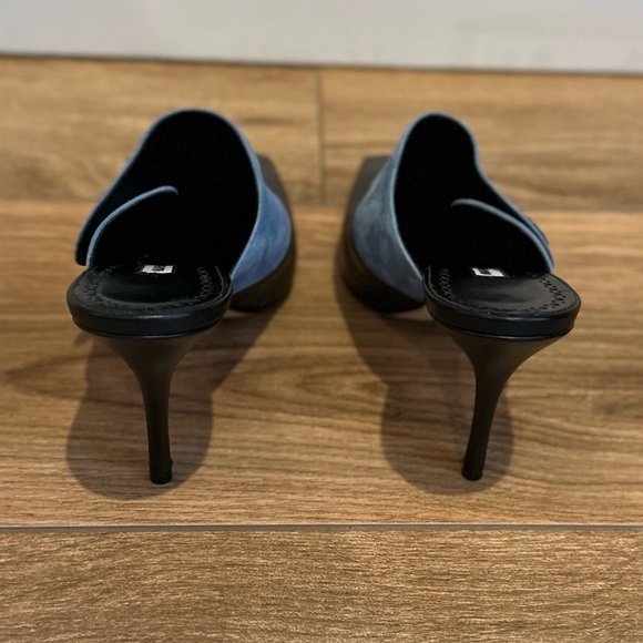 Manolo Blahnik - Two tone Blue & Black Suede & Leather Mule Heels - Picture 7 of 7